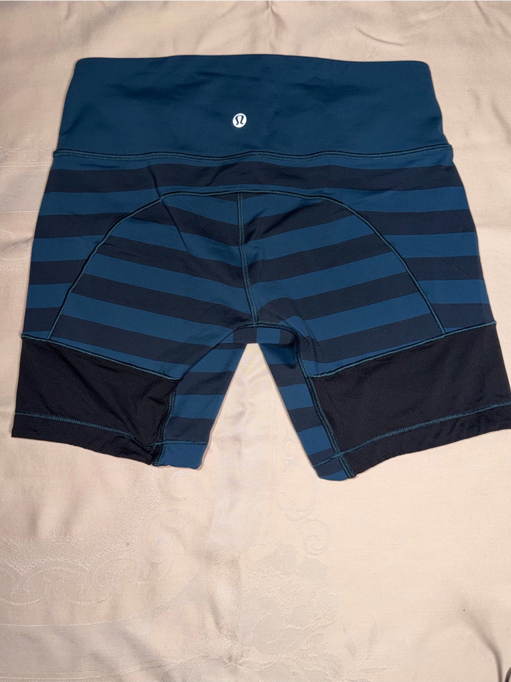 Lululemon stripped biker shorts